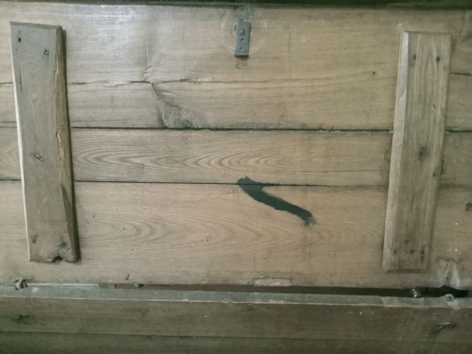 Arca  antiga para restauro  de madeira centenária