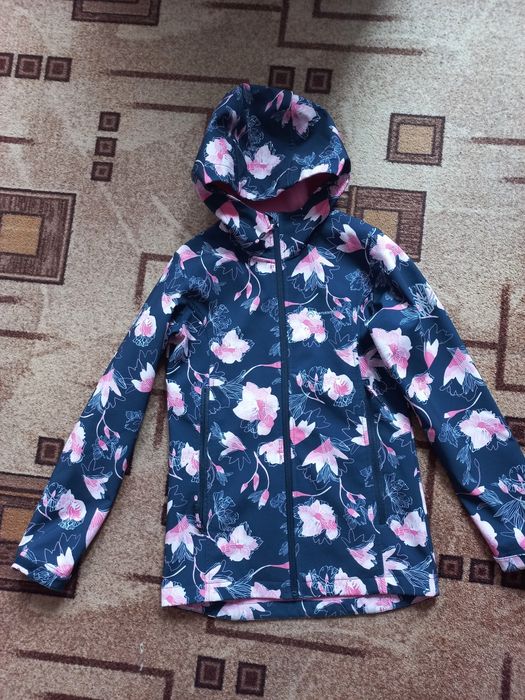 Продам куртку ветровку Outventure на девочку