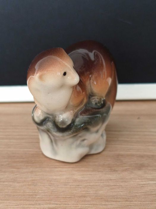 Figurka łasiczka łasica porcelanowa sygnowana