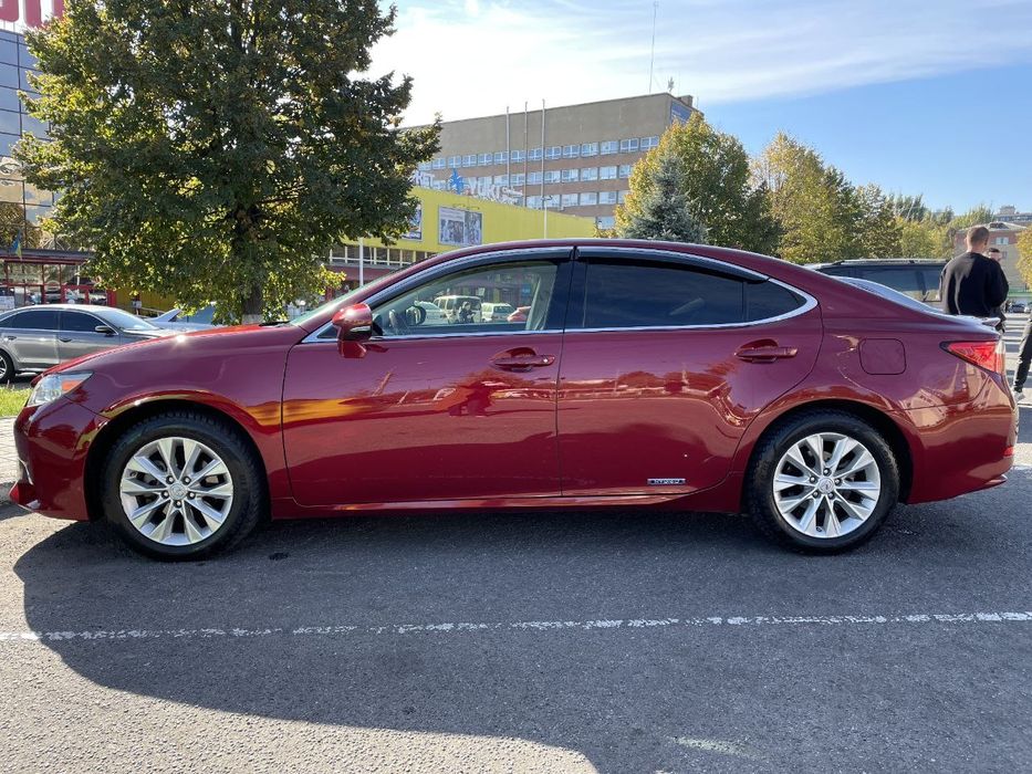 Продам Lexus es300h