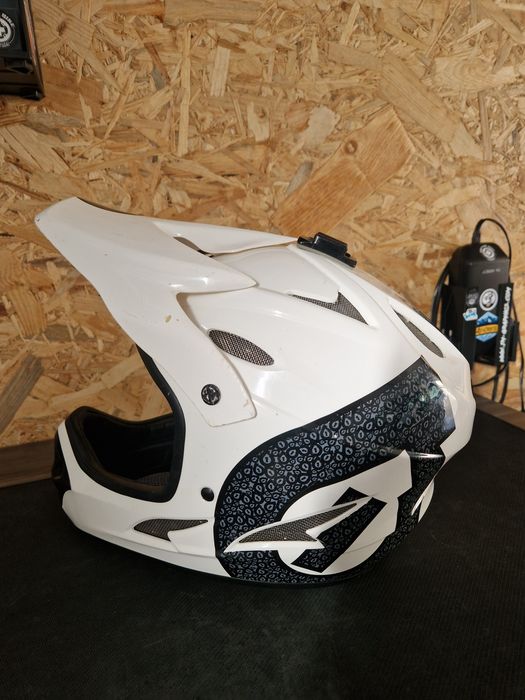 Capacete sixsixone