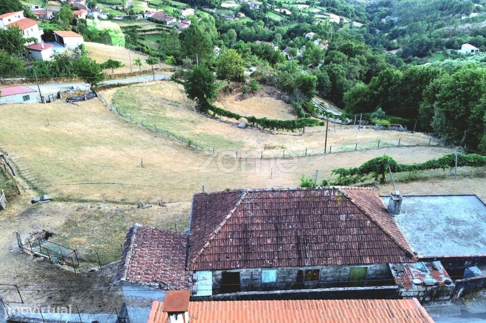 Terreno Rústico com 2433 m2 e anexo 39 m2 - Covelo Gerês, Montalegre