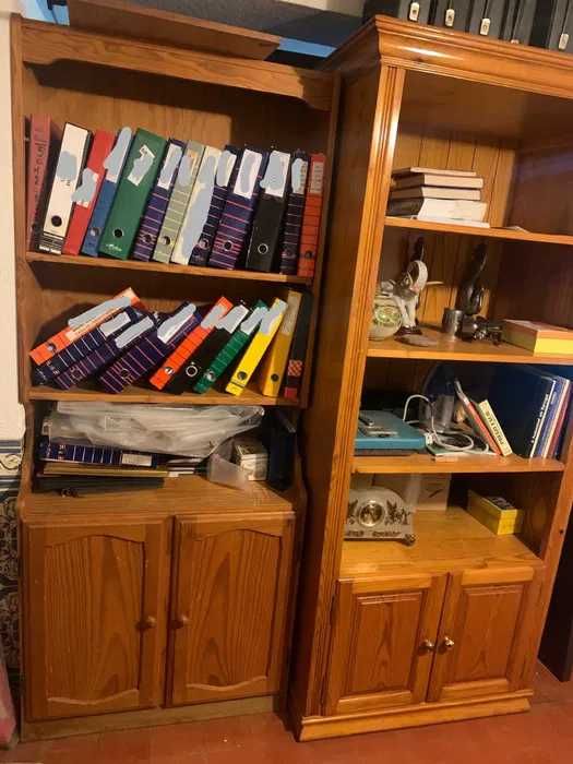 Armário em estante em pinho em bom estado (são dois)