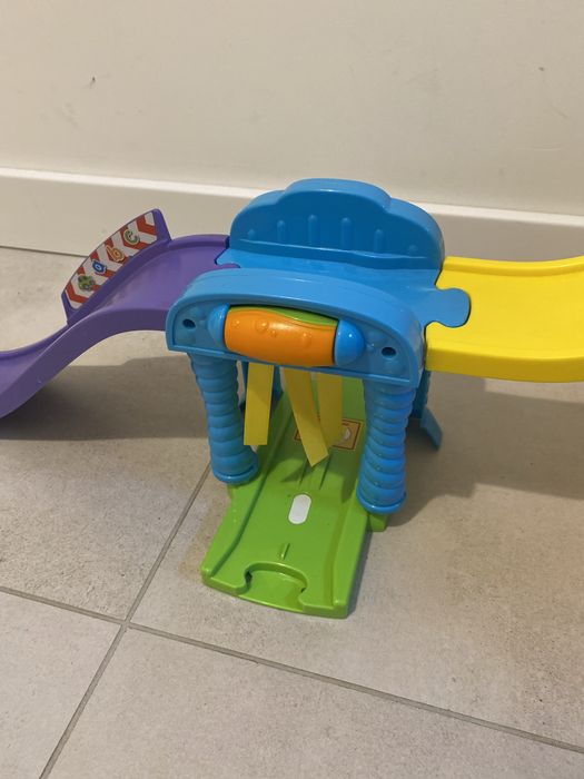 Wieza parkingowa vtech tut tut autka