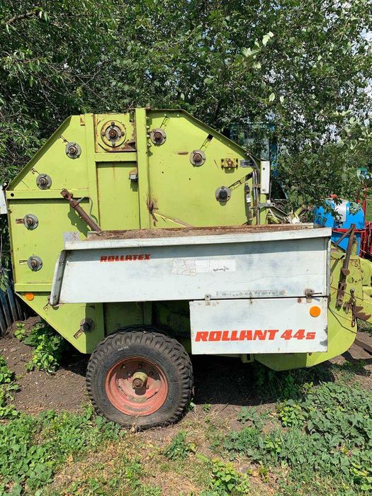 Прес підбирач рулонний Claas Rollant 44