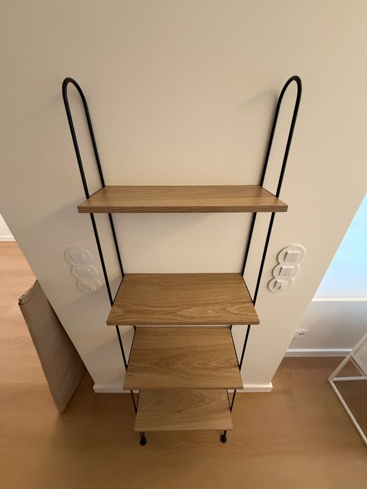 Estante de carvalho da Area Store