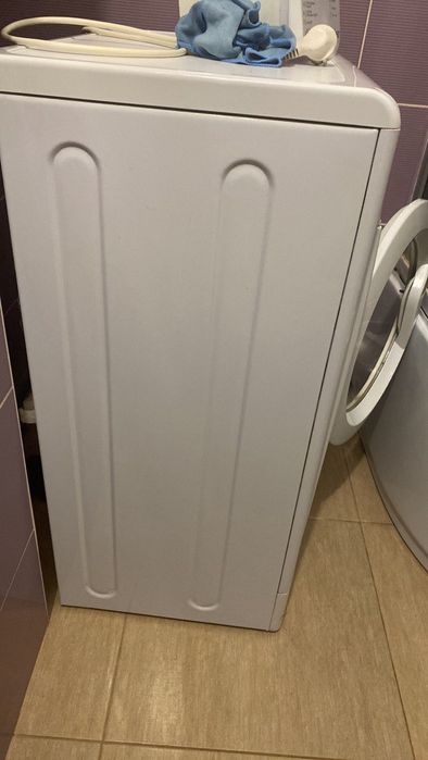 Продам пралку Індезит на запчастини