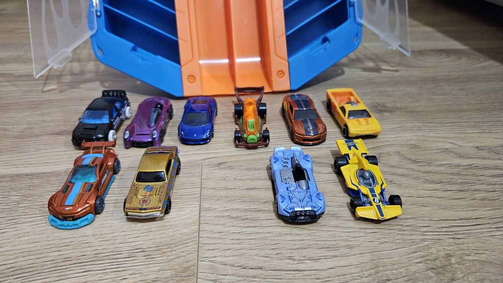 Наш б/в Трек-контейнер Hot Wheels 2 в 1 (HWCC7) З МАШИНКАМИ!