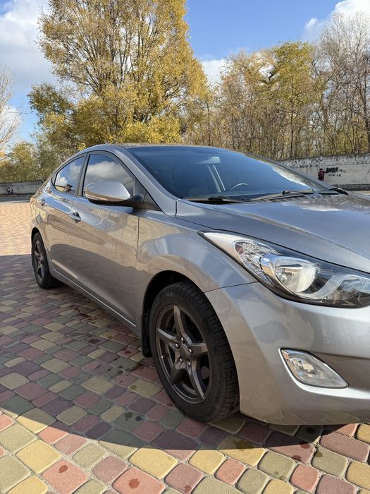 Hyundai Elantra 2012