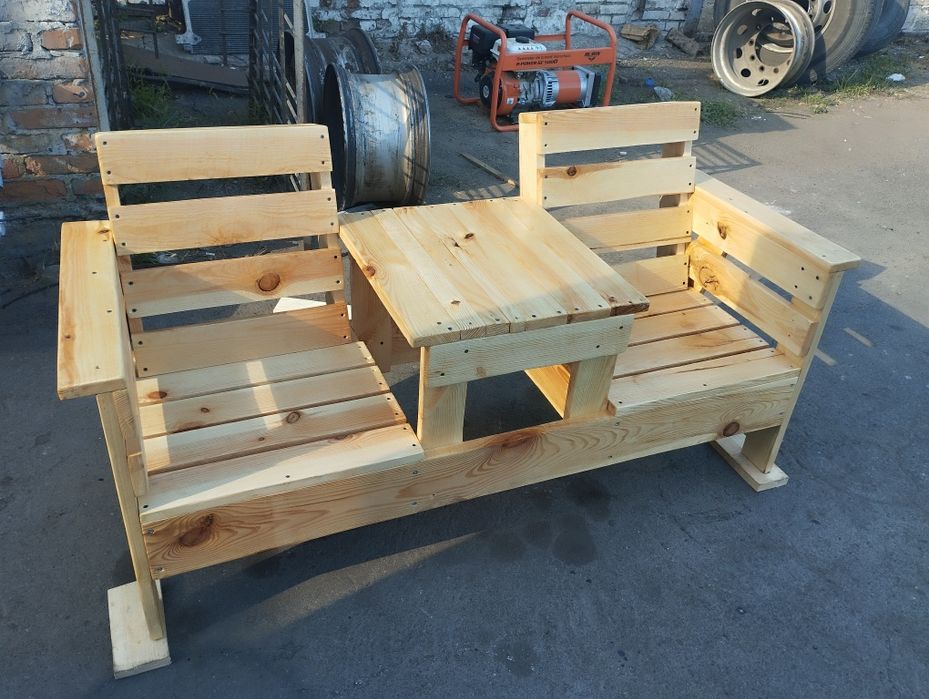 Скамейка з столиком