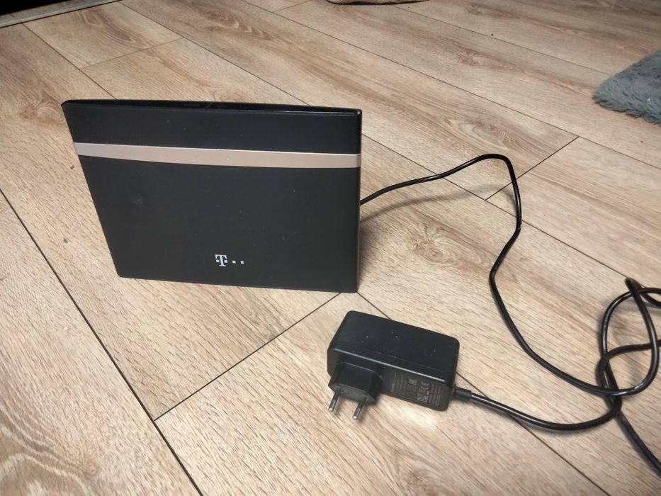 Router Huawei B525s-23a z logo T-Mobile.