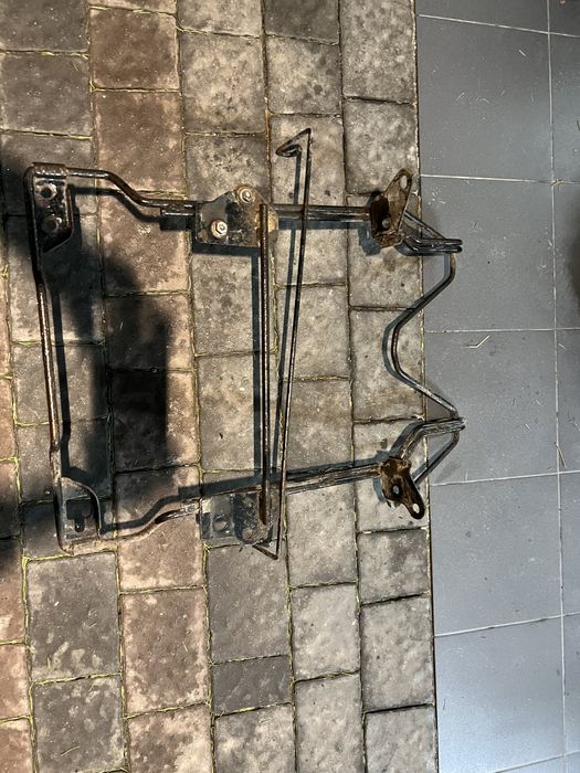 Кріплення  запаски Рено трафік-опель віваро