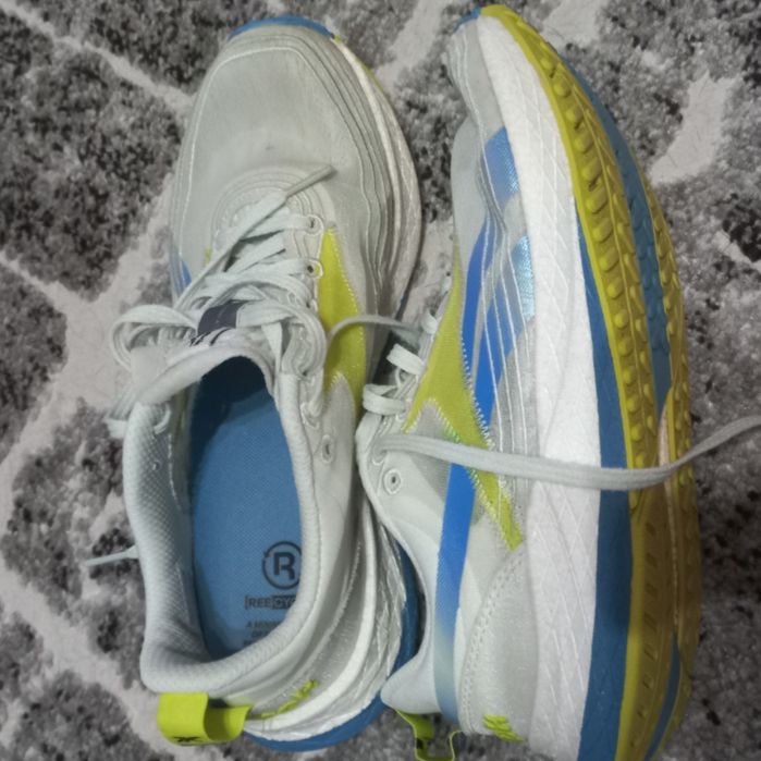 Кроссовки , кросівки