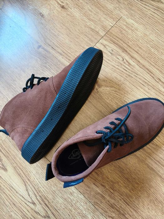 Botas Sanjo. Castanhas. Novas