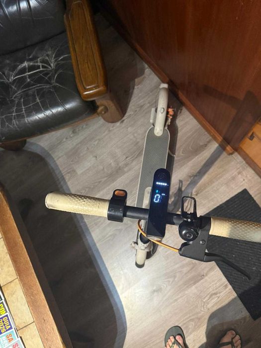 Vendo trotinete Xiaomi Mi Electric Scooter 3 em bom estado.