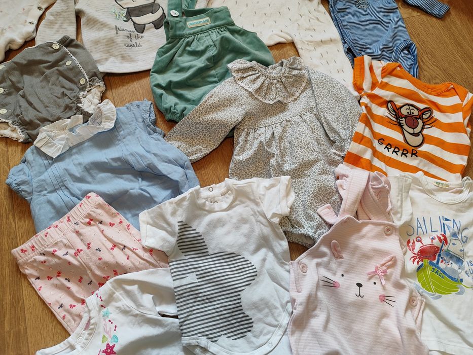 Roupa de bebé, várias marcas 12€