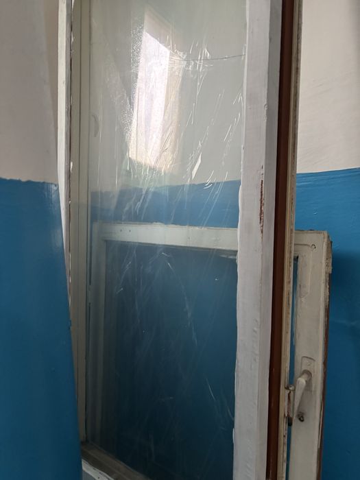 Двери блок балконный деревяный отдам даром бесплатно