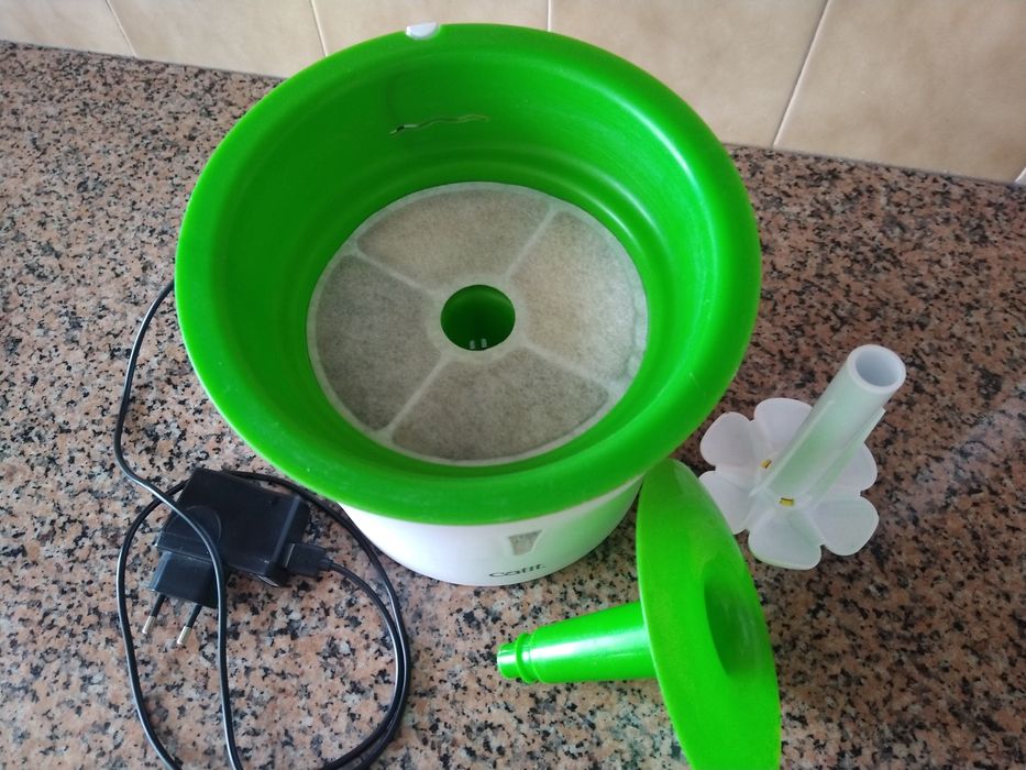 Bebedouro para gatos e cães com filtro casa quarto apartamento vivenda escritório gabinete carro cozinha.