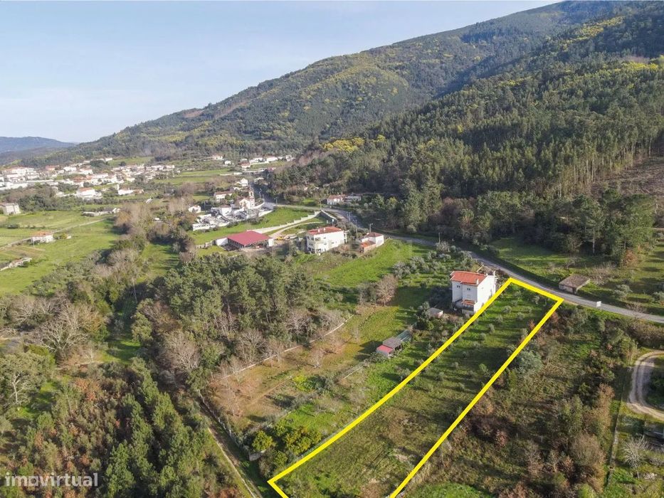 Terreno retangular de 2580m2 abrangido pelo PDM bem localizado em Vila — Lousã E Vilarinho, Coimbra
