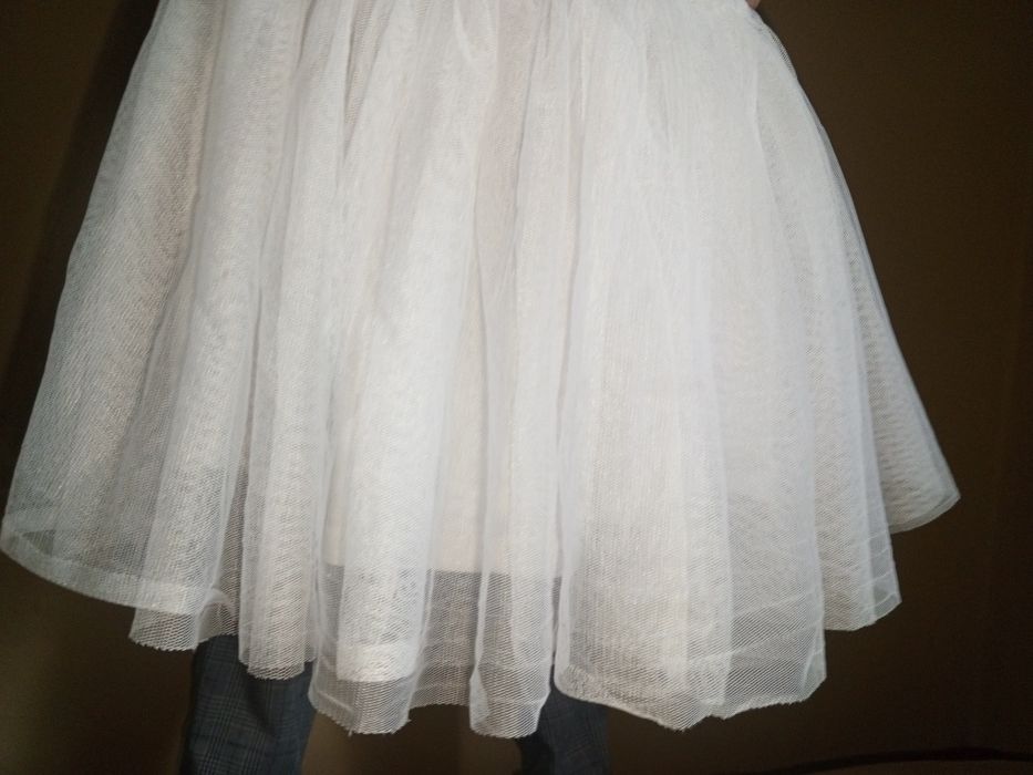 Biała spódniczka