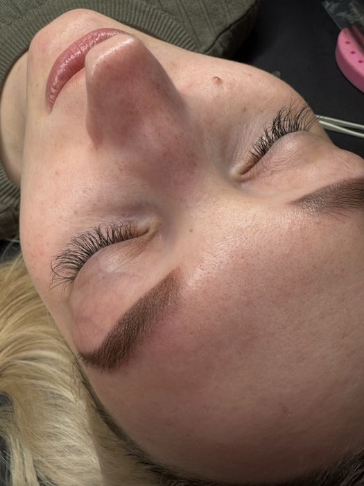 Makijaż permanentny brwi ombre brows metoda pudrowa