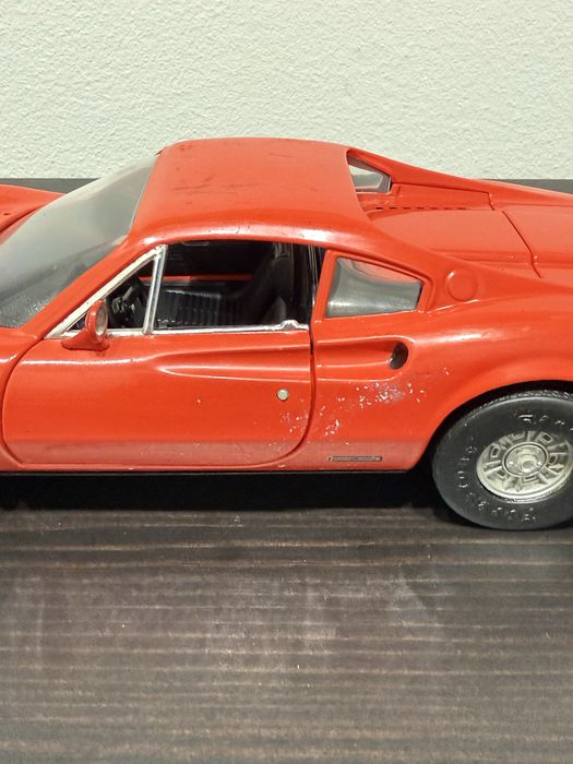 Ferrari Dino 246 GT 1/18