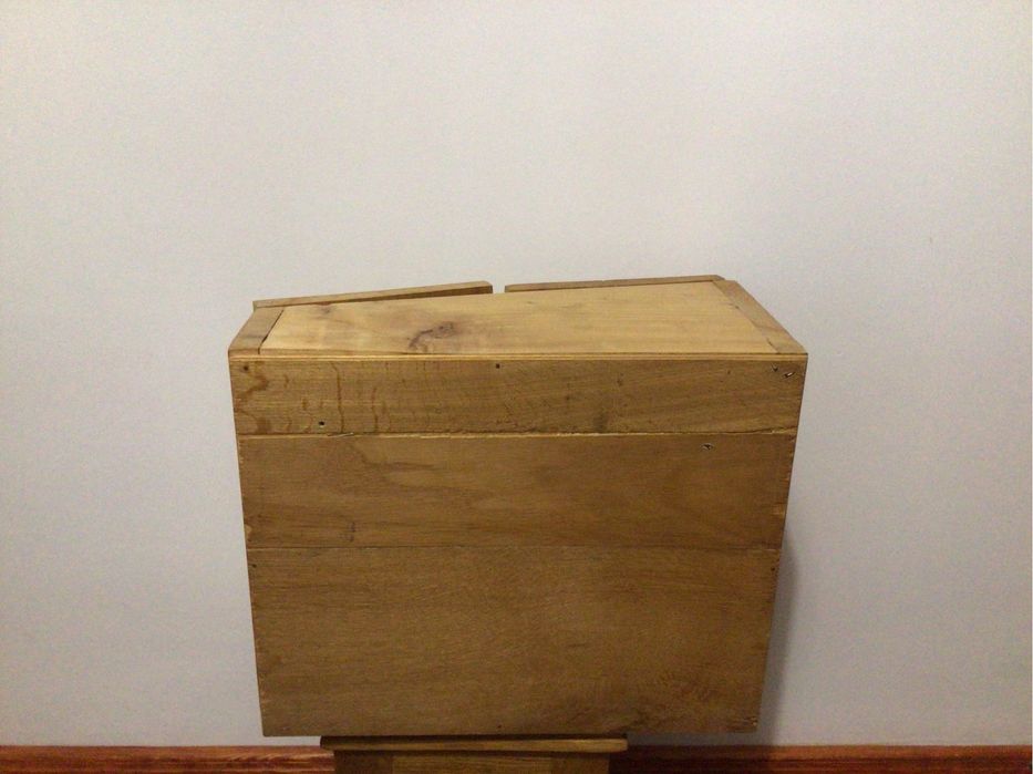 Підвісна шафа  для  аптеки, парфум., космет. вис. 32см..