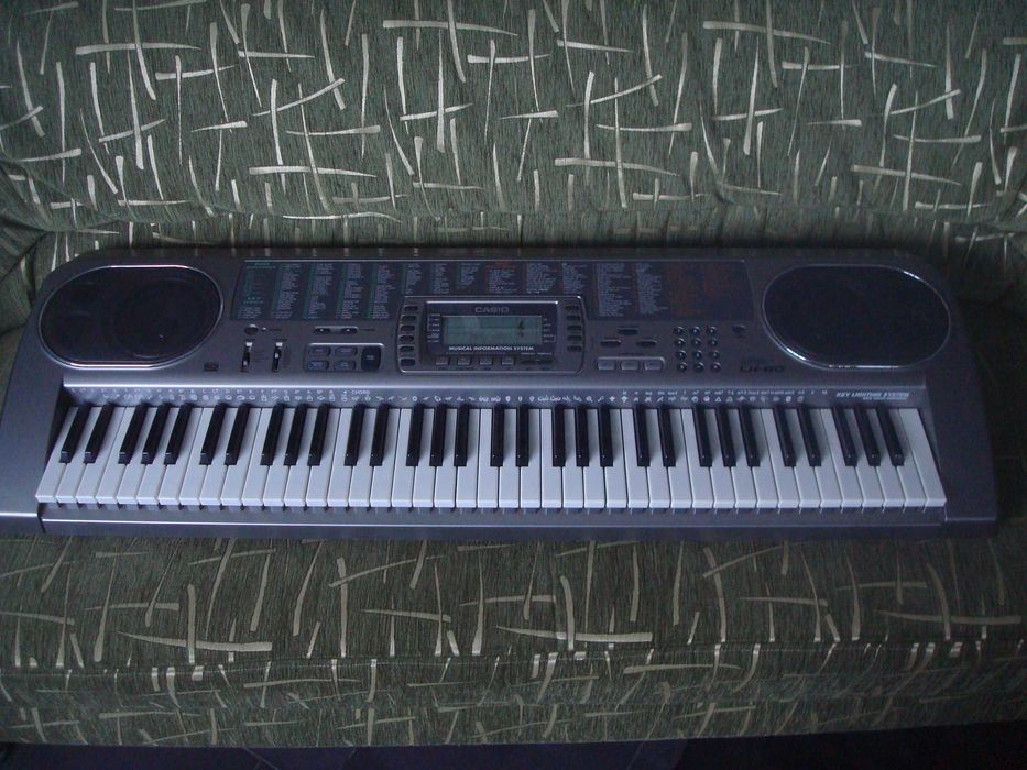 Продам синтезатор Casio LK-80