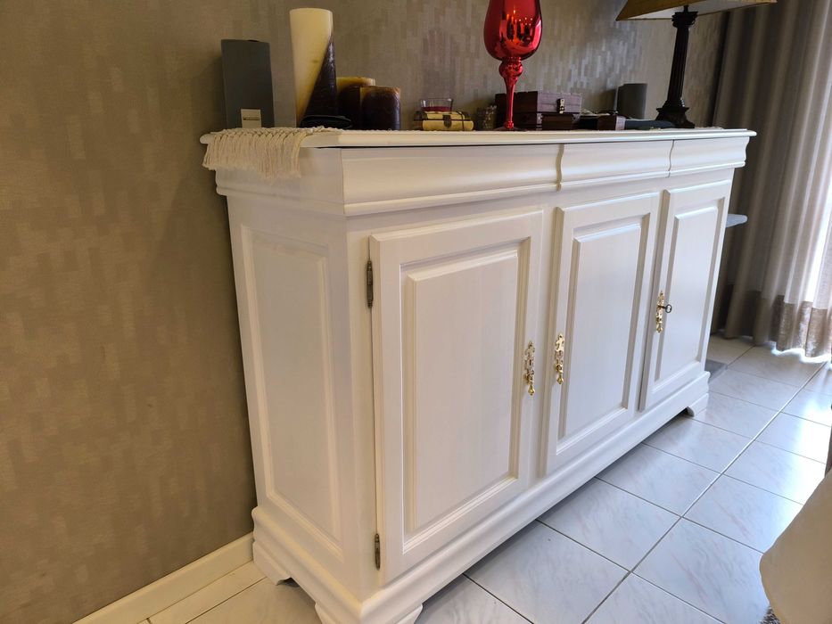 Pintura e e serviço de bricolage e limpeza