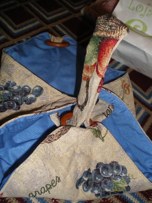 Merendeira/Lancheira nova em tecido duplo, brocado e algodão