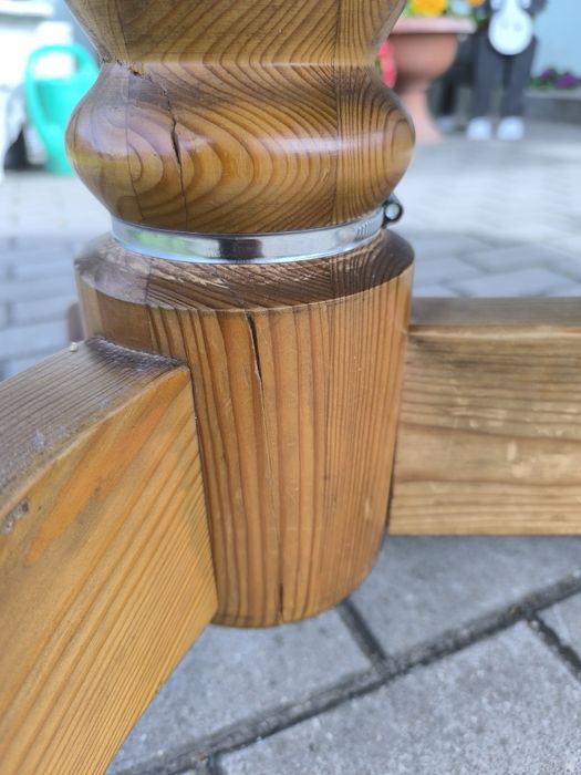 Drewniany rozkładany stół
