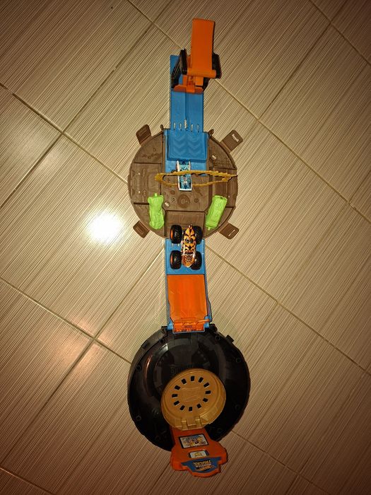 Продам трек Hot Wheels
