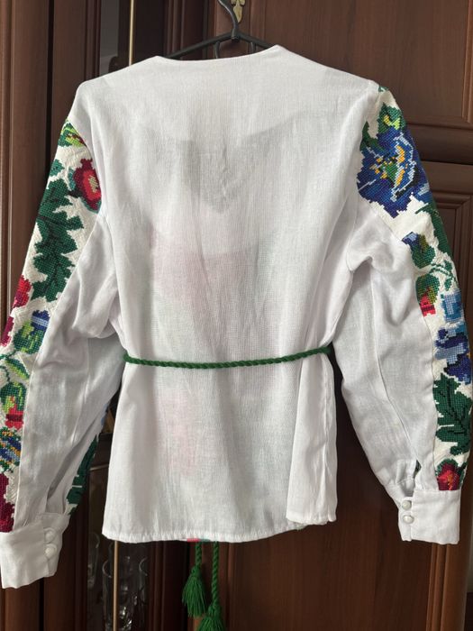 Продам  вишиванку ручноі роботи на домотканному полотні