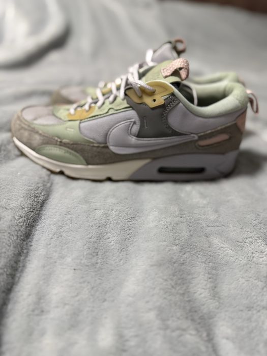 Кросівкі жіночі 39 р