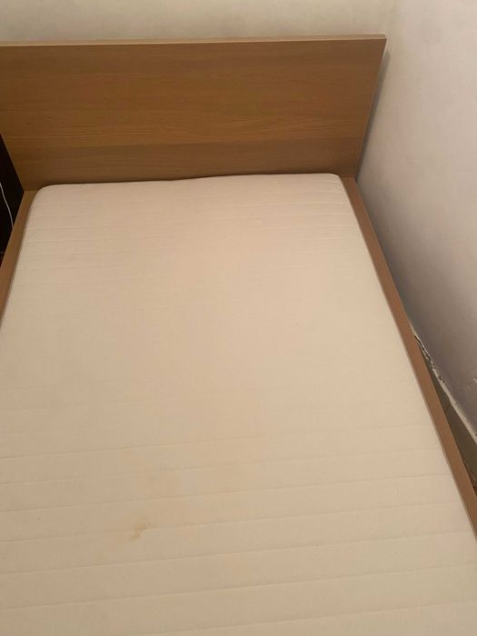 IKEA cama MALM (140x200), com colchão e estrado de ripas