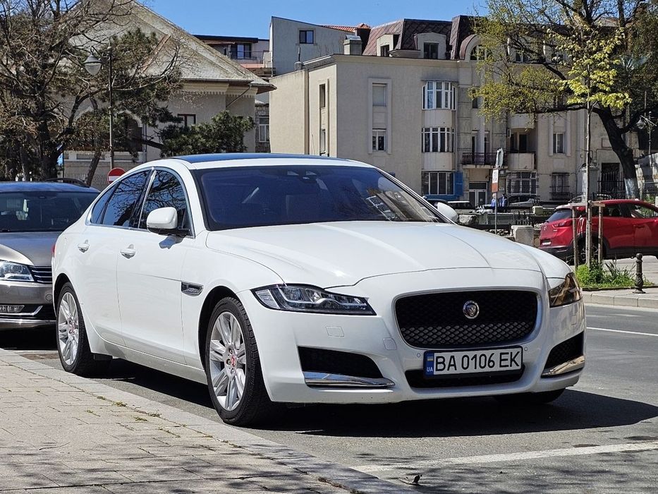 Продам автомобіль Ягуар XF