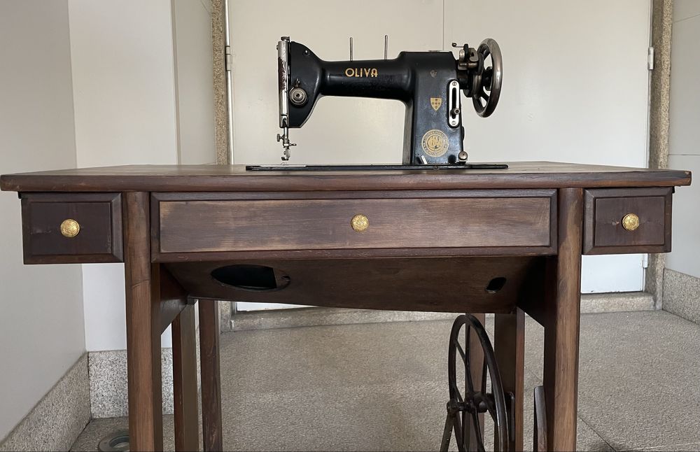 Maquina de costura Oliva antiga