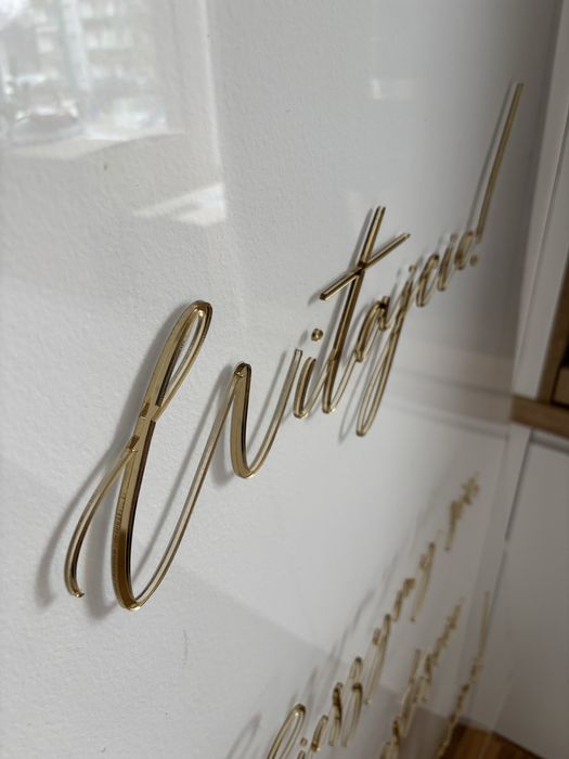 Tablica powitalna plexa pleksi ze złotym napisem