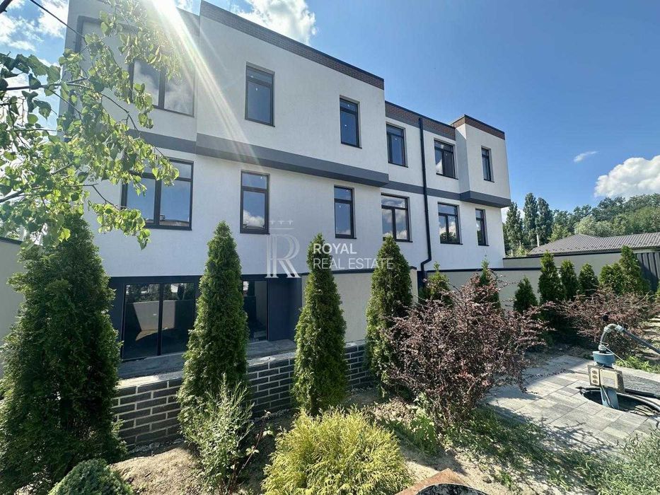 Продаж Таунхаус Крюківщина вул. Миру 116 м² 2 спальні Ділянка 3 сотки Газове опалення Укриття Паркомісце Закрита територія Поруч ліс