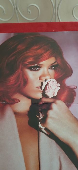 Poster Rihanna/Glee, com defeito