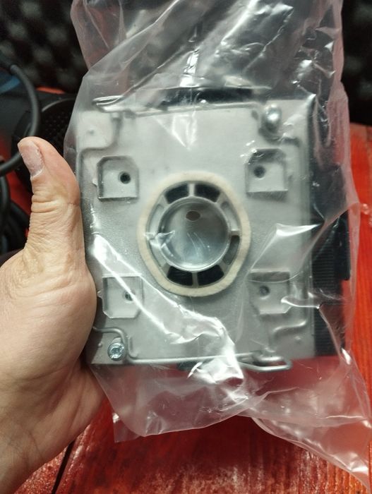 Нова!Вібраційна шліфмашина Bosch GSS 160-1 A