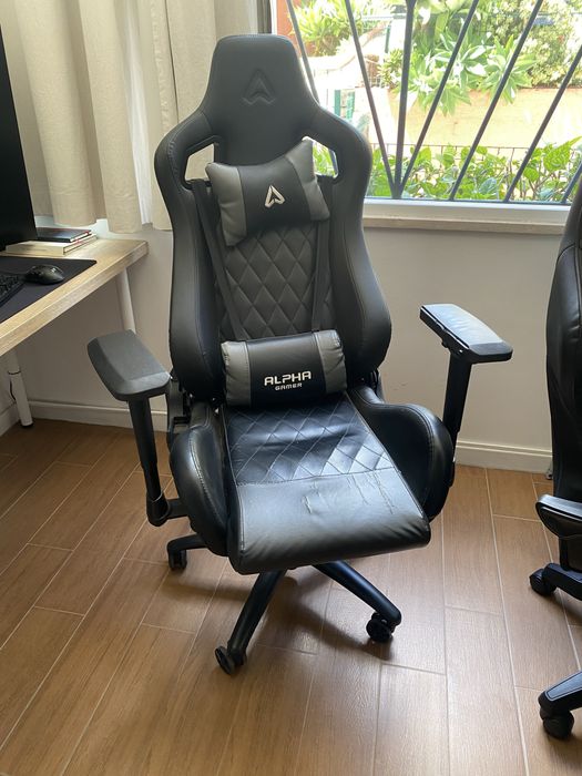 Duas cadeiras gamer + mount de headset + teclado e mouse pad