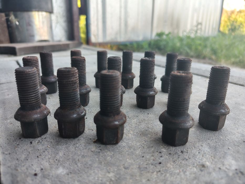 Szpilki śruby do kół VW passat m14x1.5
