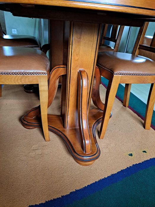 Mesa, com 6 cadeiras, extensível