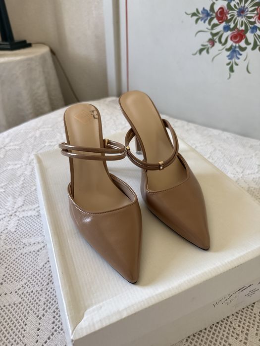 Sapatos nude pouco usados