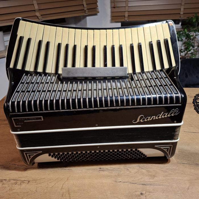 Akordeon scandalli scott wood four