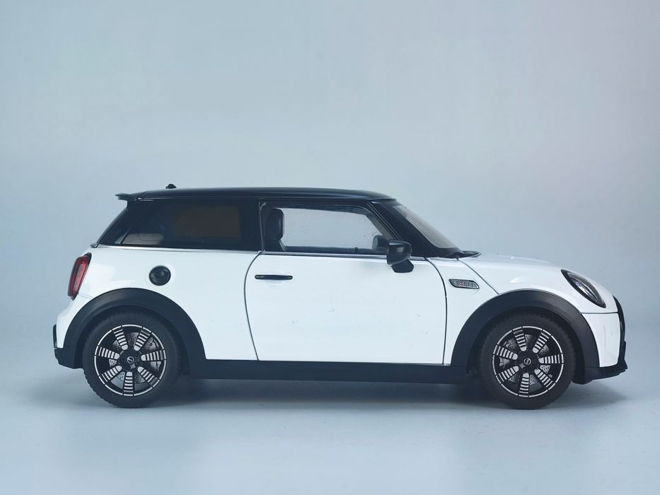 Колекційна модель Mini Cooper S (F56) (1:18)