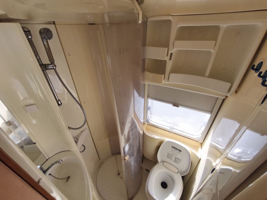 Autocaravana com A/C  2.8 6lugares de livrete