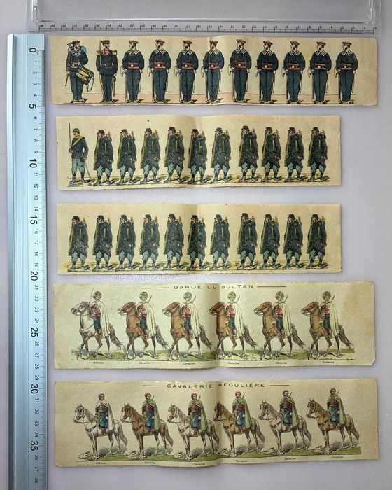 Tiras de figuras de soldados em papel antigas dos inícios de 1900