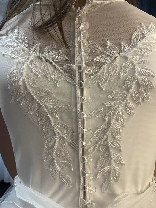 Sukienka komunijna z haftami, tiulem, perełkami +wianek